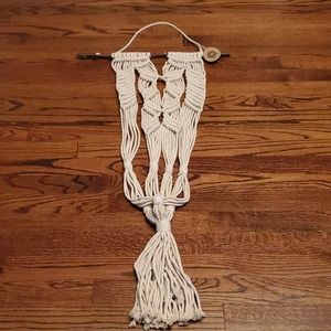 Macrame plant hanger